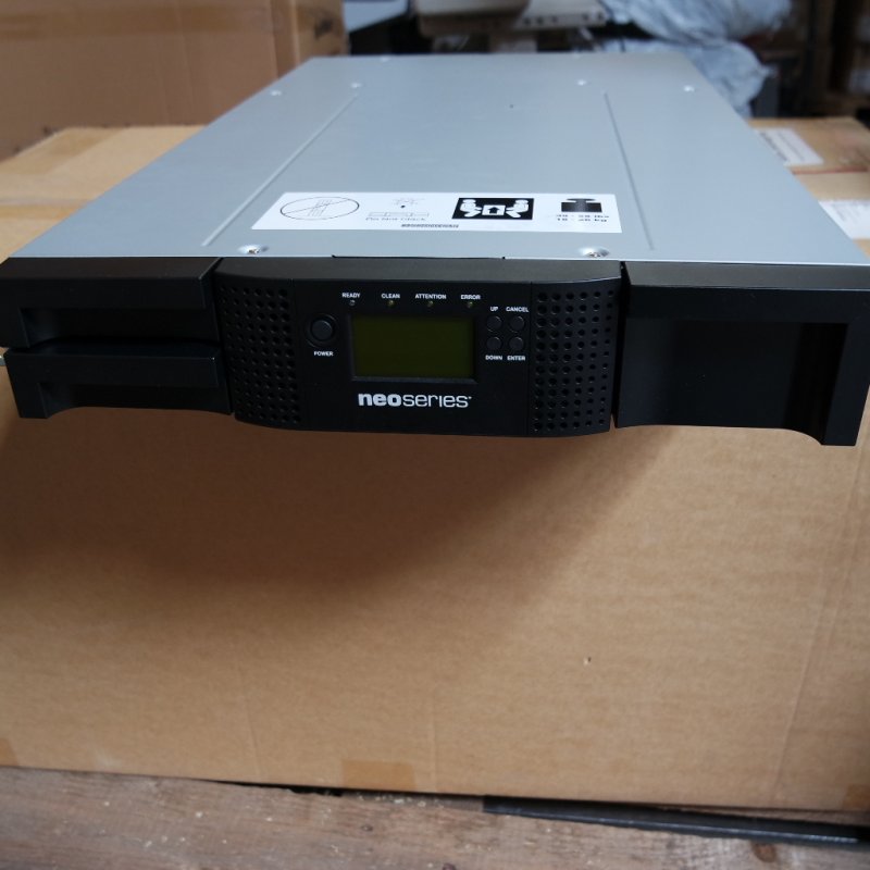 Overland Tandberg Data NEOs T24 2U Schwarz TapeAutoloader & Library